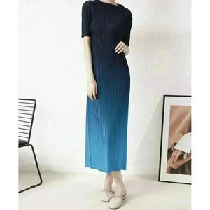 Simple Elegant Pleated Pliss Gradient Color Slimming Midi Dress Blue Ombré